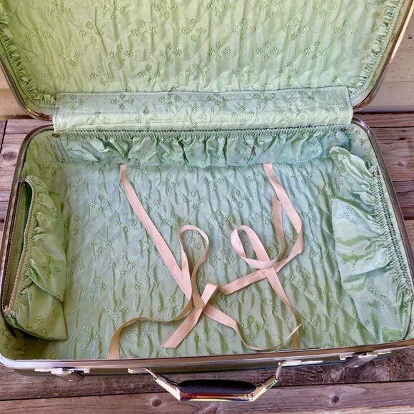 Set 2 Vintage American Tourist Tiara Suitcases Green Hard Shell Luggage NO KEY - Picture 15 of 15